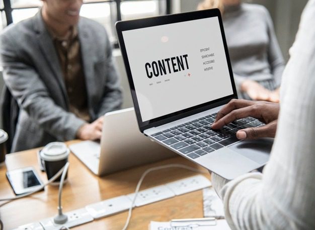 Content concept on a laptop screen Free Photo
