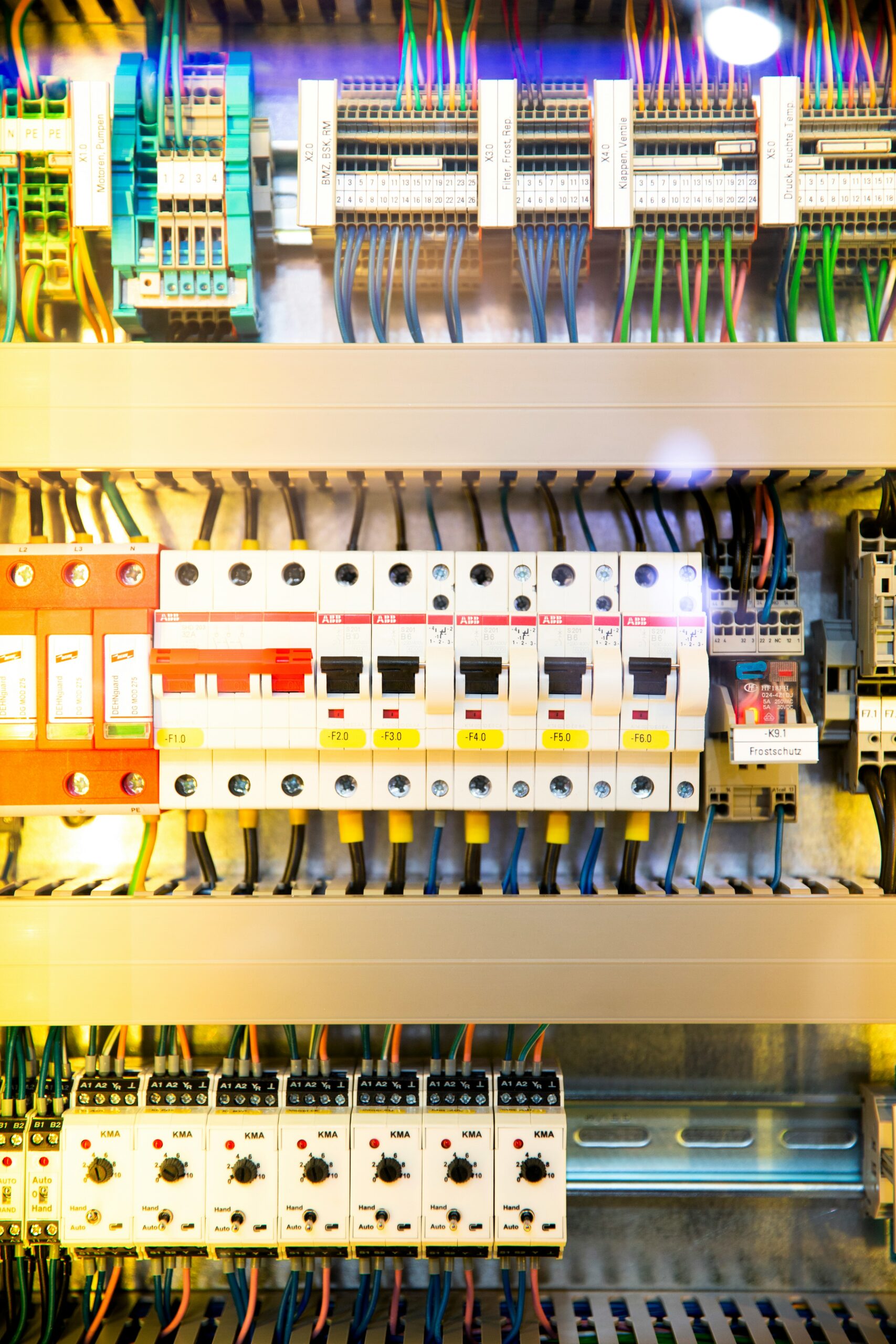 Overload Relays vs Circuit Breakers: Key Differences